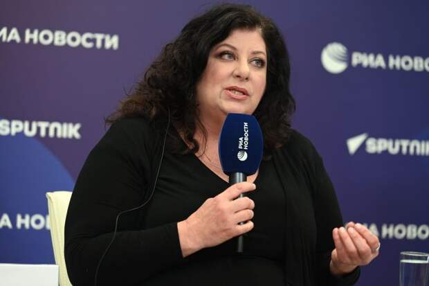 Экс-помощница Байдена посоветовала россиянам смотреть фильмы Оливера Стоуна