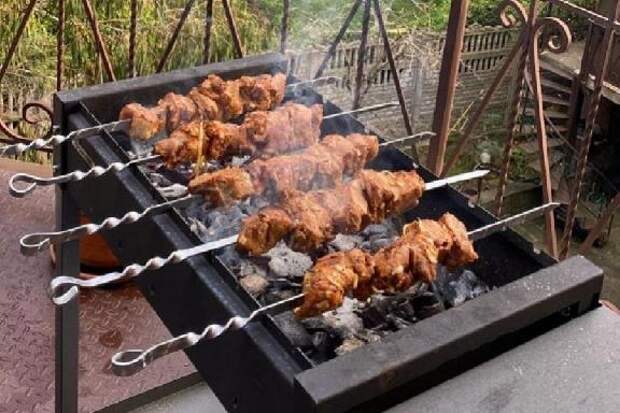 Врач рассказала о безопасной норме шашлыка и скрытых рисках блюда