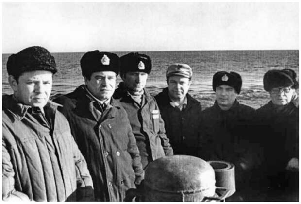 Юрий Николаевич Кормилицин (слева) на мостике лодки проекта 877 биография, детство, интересное, конструкторы, ученые