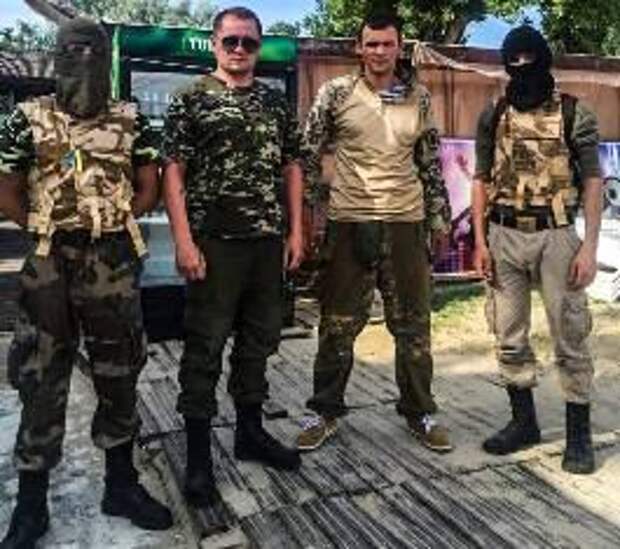 Крымчане в шоке! Правый сектор разгуливает по пляжам Крыма (ФОТО)