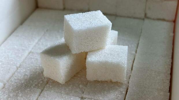 Сахар в коробке / Фото: amic.ru