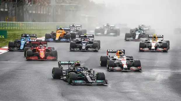 Победа Боттаса, штраф Хэмилтона и лидерство Ферстаппена в общем зачёте: чем запомнился Гран-при Турции в «Формуле-1»