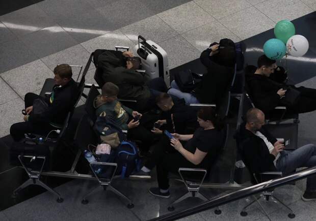 Ирония в соцсетях: предложили давать «орден за оборону Дубая» вернувшимся туристам