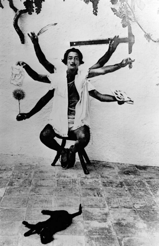 Сальвадор Дали в образе индийской богини. | Фото: messynessychic.com.