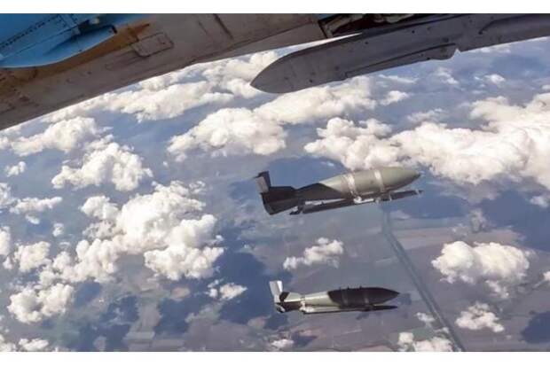 Началось окружение Доброполья северным охватом: На ВСУ обрушился ФАБопад невиданной силы