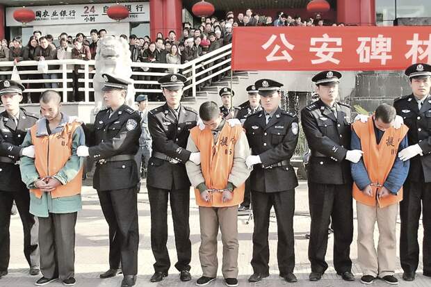 Борьба с коррупцией в КНР: Чиновников сажают сотнями, взятки остаются