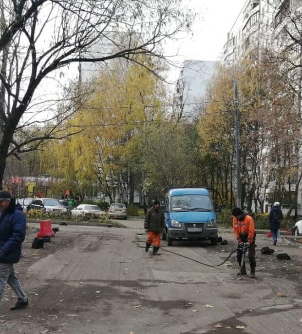Ремонт коньково. Жилищник Коньково. Стою на асфальте в коньк. Ремонт асфальта Коньково.