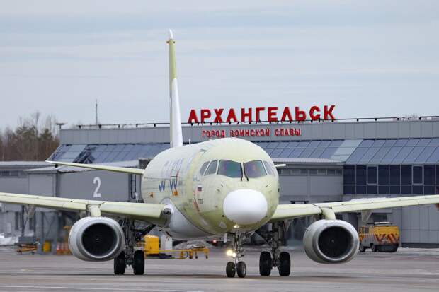 Опубликованы снимки испытаний новых самолетов в небе над Архангельской областью