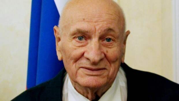 Легендарный уральский врач стал Героем Труда