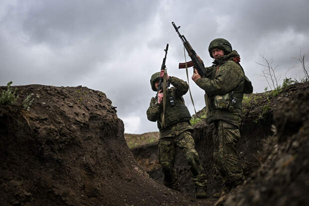 Минобороны: два штурмовика две недели удерживали позиции в тылу ВСУ в ДНР