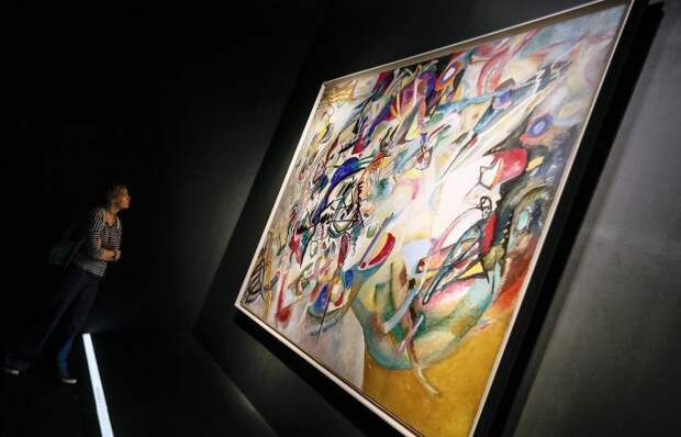 Работа Василия Кандинского "Композиция VII" представлена на выставке, приуроченной к 150-летию со дня рождения художника, в Третьяковской галерее на Крымском Валу