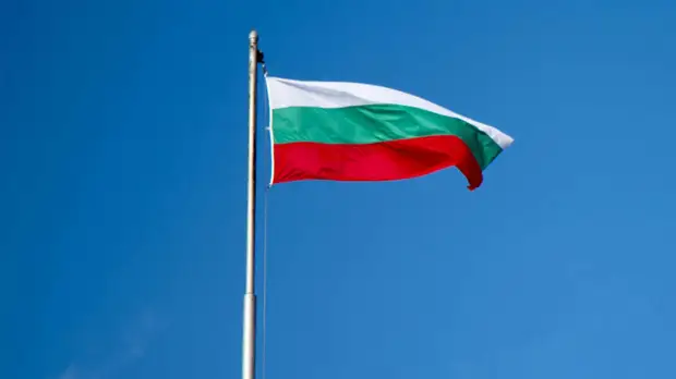 Bloomberg: Болгарию раздирают политические противоречия из-за поставок оружия Украине