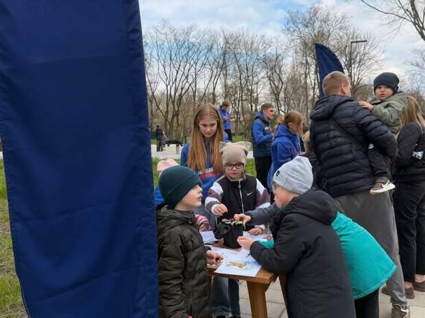 Единая Россия так и не определились,то ли пионеров восстанавливать