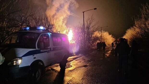 Пожар на месте второго взрыва в Каменнобродском районе Луганска Пожар на месте второго взрыва в Каменнобродском районе Луганска