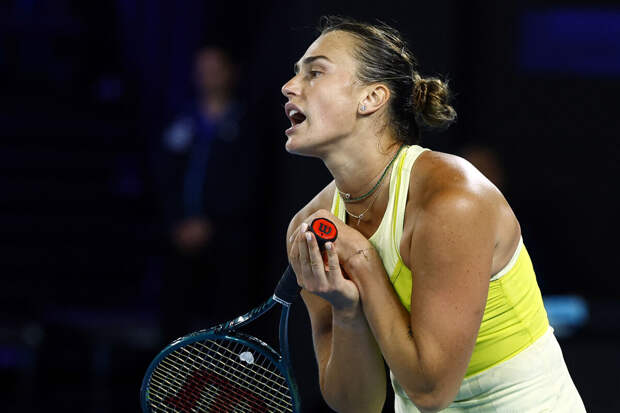 Соболенко уступила австралийцу Кирьосу в выставочном матче "Битва полов"