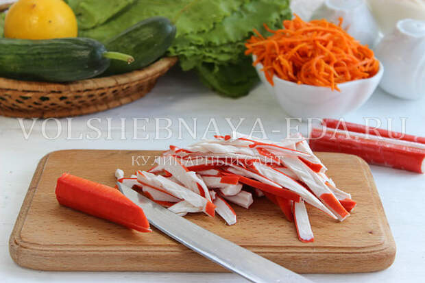 salat s korejskoj morkovyu i krabovymi palochkami 1