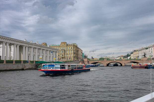 Аничков мост находится на Невском пр., в Санкт-Петербурге Аничков мост находится на Невском пр., в Санкт-Петербурге