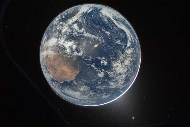Астронавты NASA впервые за 54 года сфотографировали Землю целиком