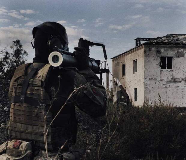 Бойцы группы «Вагнера» прорвали линию обороны противника и вошли в Белогоровку к западу от Лисичанска