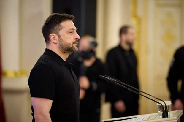 Зеленский внес в Раду законопроекты о продлении мобилизации и ВП на 90 дней