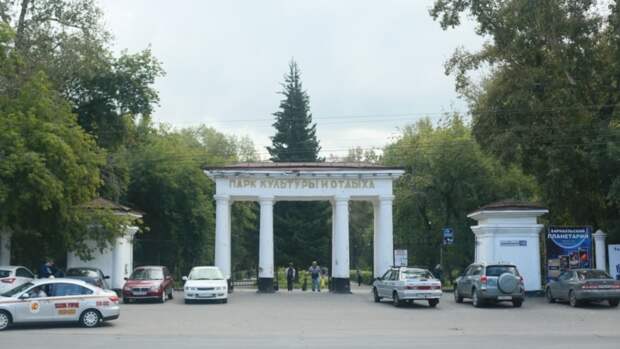 В "Изумрудном" орудует шайка детей: воруют орехи у белочек и запирают голубей в туалете