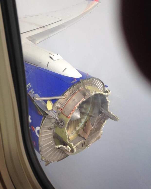 3. Пассажиры направлялись из Нового Орлеана в Орландо с авиакомпанией "Southwest Airlines", США авиарейсы, пассажирский самолет получил повреждения, самолеты, фото, экстренная посадка