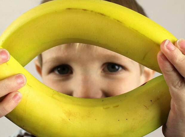 Родители, дети и... бананы