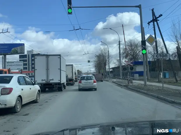 Авторедактор НГС бесплатно нашел 3 причины жуткой пробки на Станционной — на их поиск мэрия хочет потратить 600 тысяч