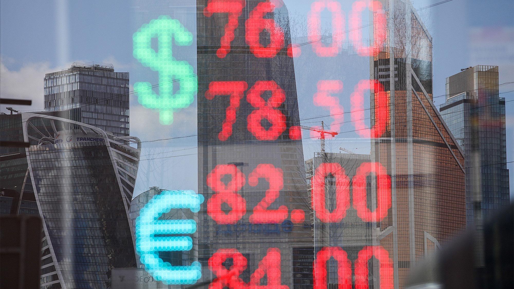 Валютный блиц. Откуда пора забирать сбережения и куда движется курс рубля