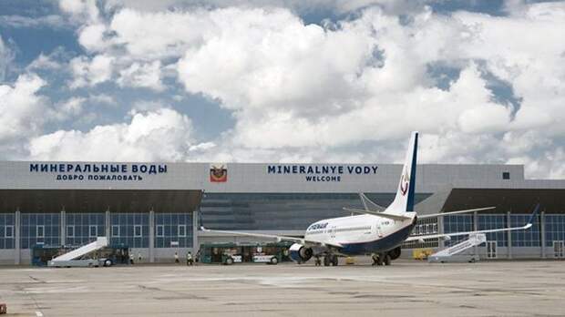 Летевший из Москвы в Батуми самолет сел в Минводах из-за технической неисправности