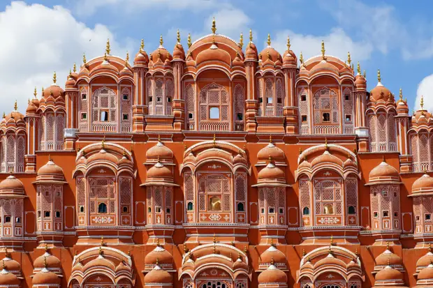 Дворец Ветров в Индии: гарем махараджи, в котором 950 окон и нет ни одной лестницы