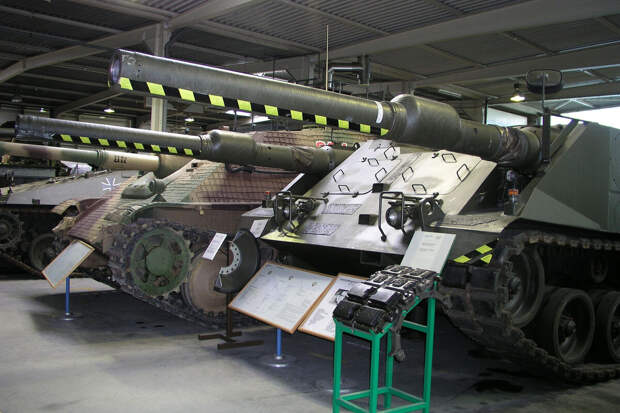 Рэпер Offset на инвалидной коляске выступил на фестивале Coachella после ранения