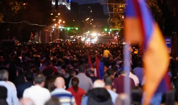 В Ереване тысячи человек вышли на митинг, требуя отставки Никола Пашиняна