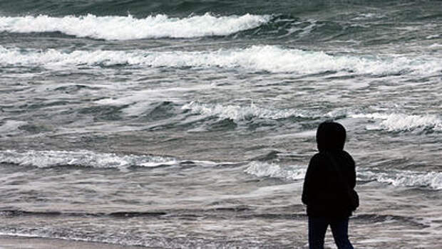 Продолжение истории: полиция ищет мужчину, который купал маленьких детей в зимнем море в Сочи