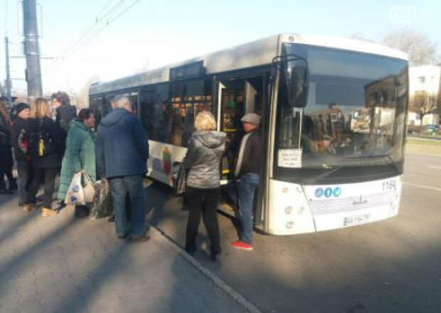Мэр Запорожья отказался останавливать городской транспорт