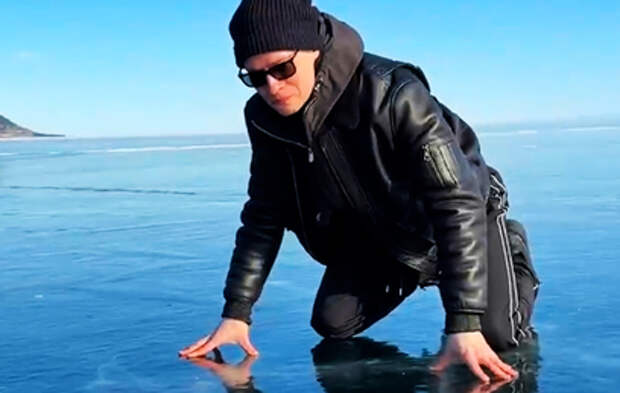 SHAMAN у всех на виду встал на четвереньки и энергично поработал языком: впечатлительным не смотреть