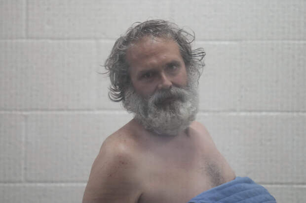 В США освободили терроризирующего Дженнифер Энистон сталкера