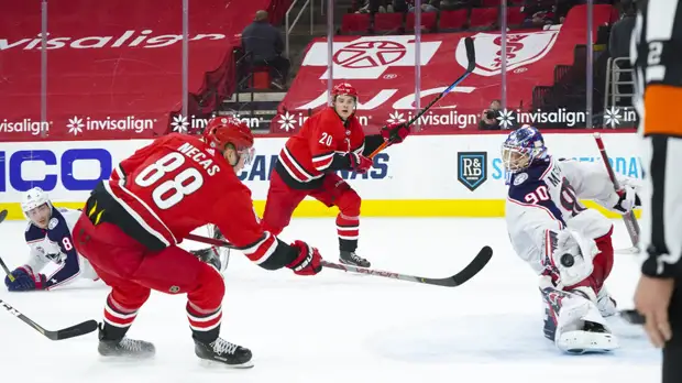 «Каролина» проиграла «Коламбусу» в серии буллитов, Свечников забросил шайбу