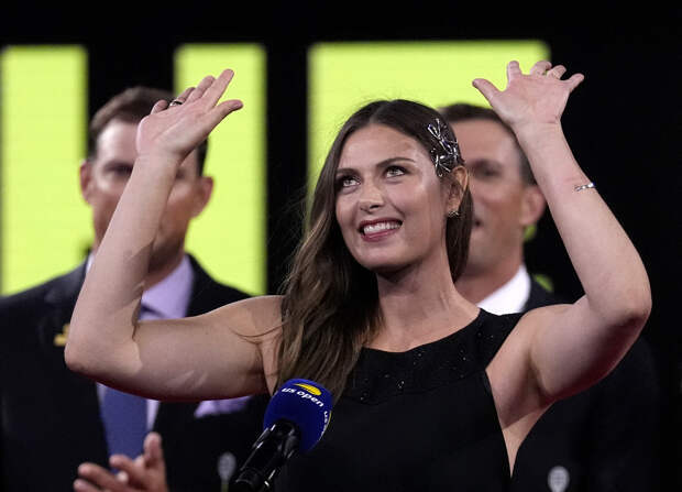 Произвольную программу фигуристок-одиночниц на Олимпиаде посетит Шарапова