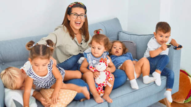 Многодетная мать / Фото: unsplash.com / krakenimages