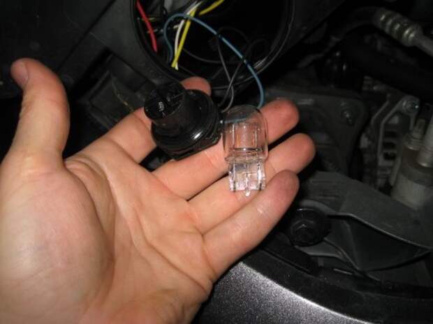 Как заменить лампочки в фарах Форд Фокус