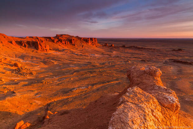Пылающие скалы в пустыне Гоби