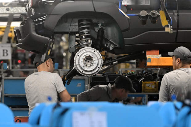 Названы сроки перезапуска оставленных иностранцами автозаводов
