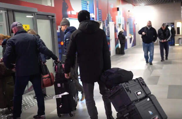 Выдворять мигрантов за их счет предложили в Госдуме