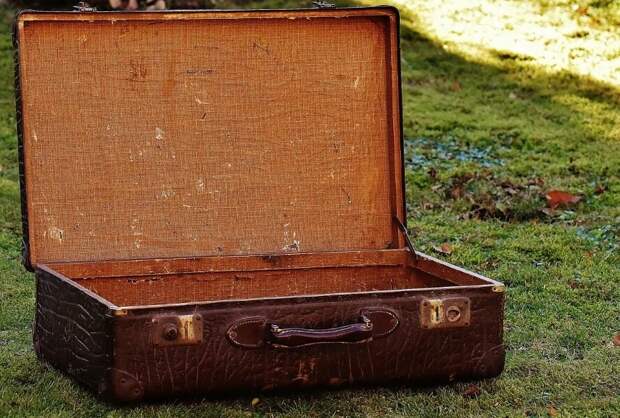 Старый пустой и никому не нужный чемодан (иллюстрация из открытых источников)