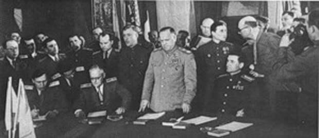 Фотобиография маршала победы Георгия Константиновича Жукова.