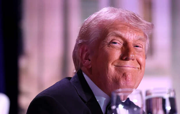 Трамп начал выступление после инцидента со стрельбой на мероприятии с его участием