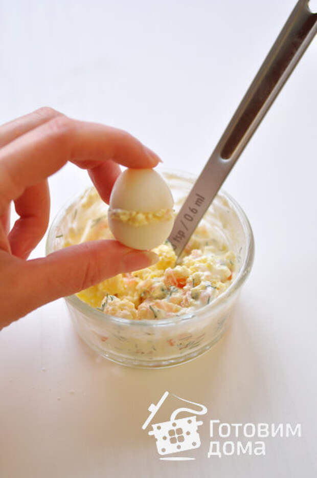 Перепелиные яйца, фаршированные слабосоленой семгой фото к рецепту 7