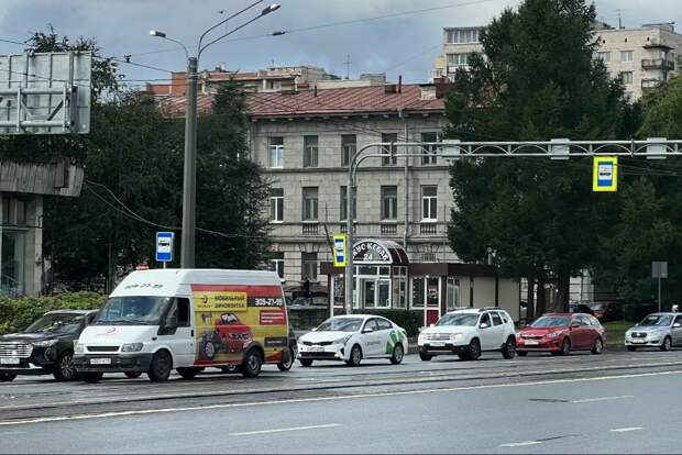 В Выборгском районе начался снос пустующего здания ВНИИБ