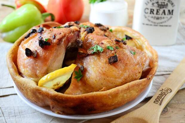 Запеченная курочка в съедобной тарелке